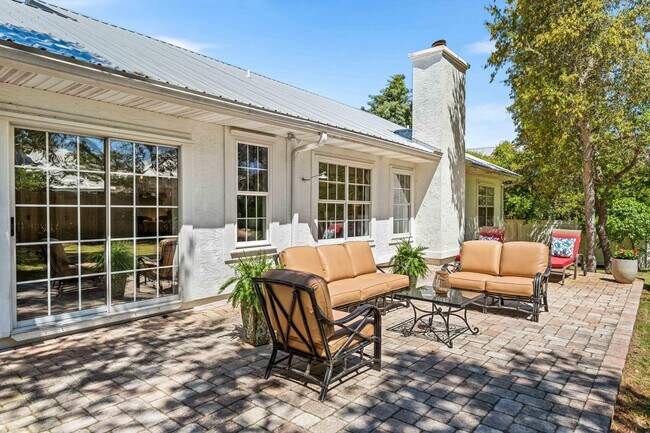 Building Photo - 220 Seabreeze Cir