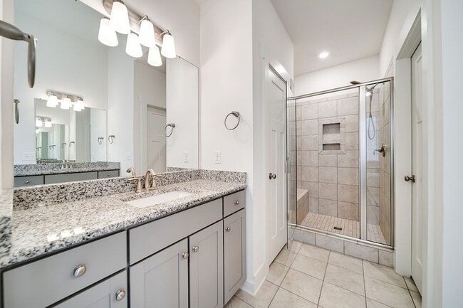 Building Photo - 279 Tanglewood Ln