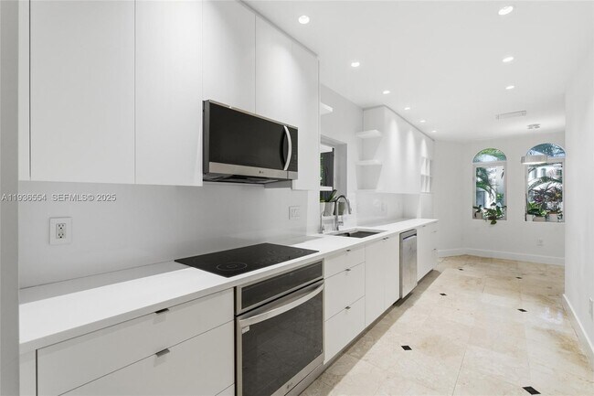 Building Photo - 3135 NE 211th St