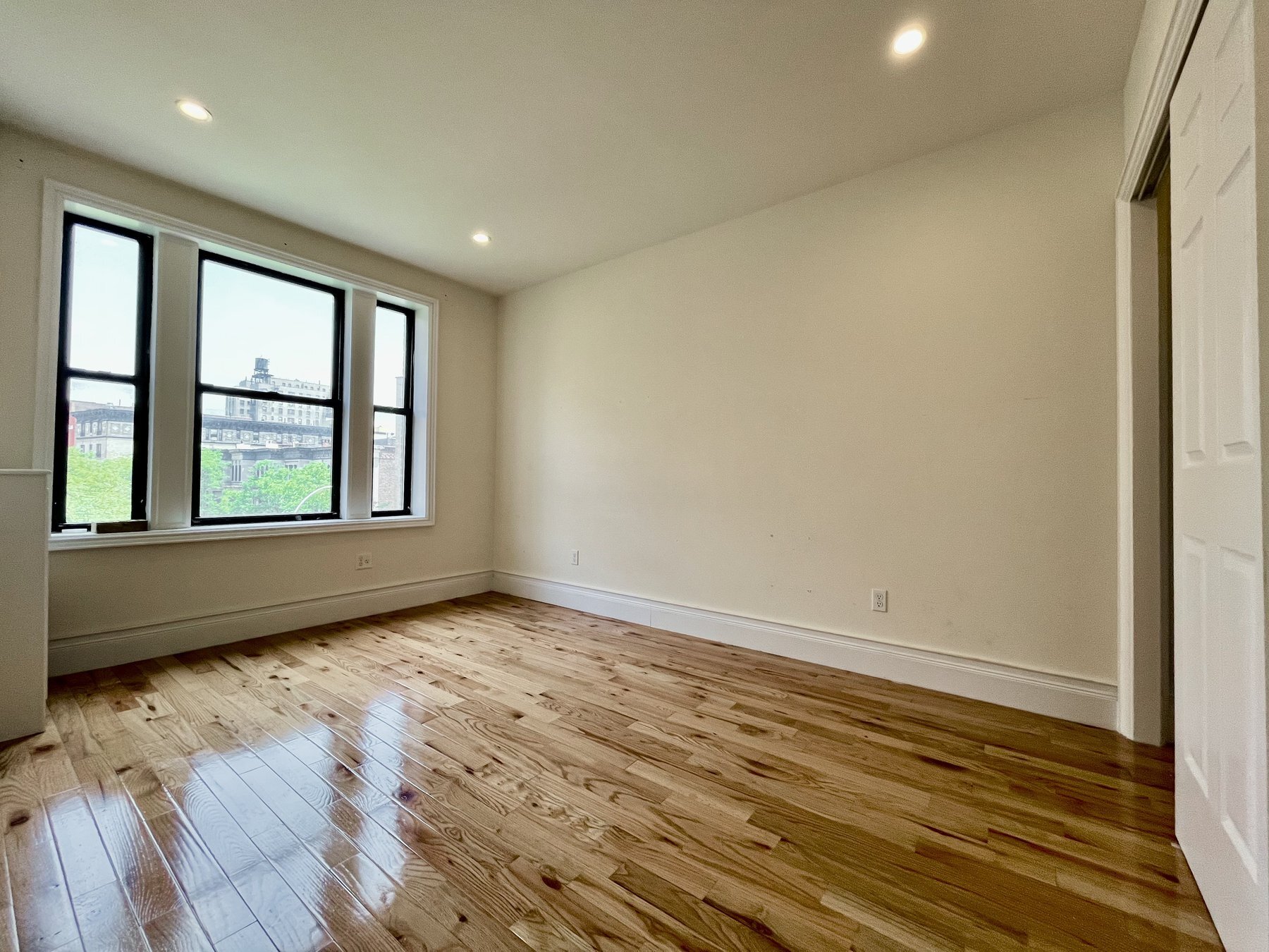 Building Photo - 935 St Nicholas Ave