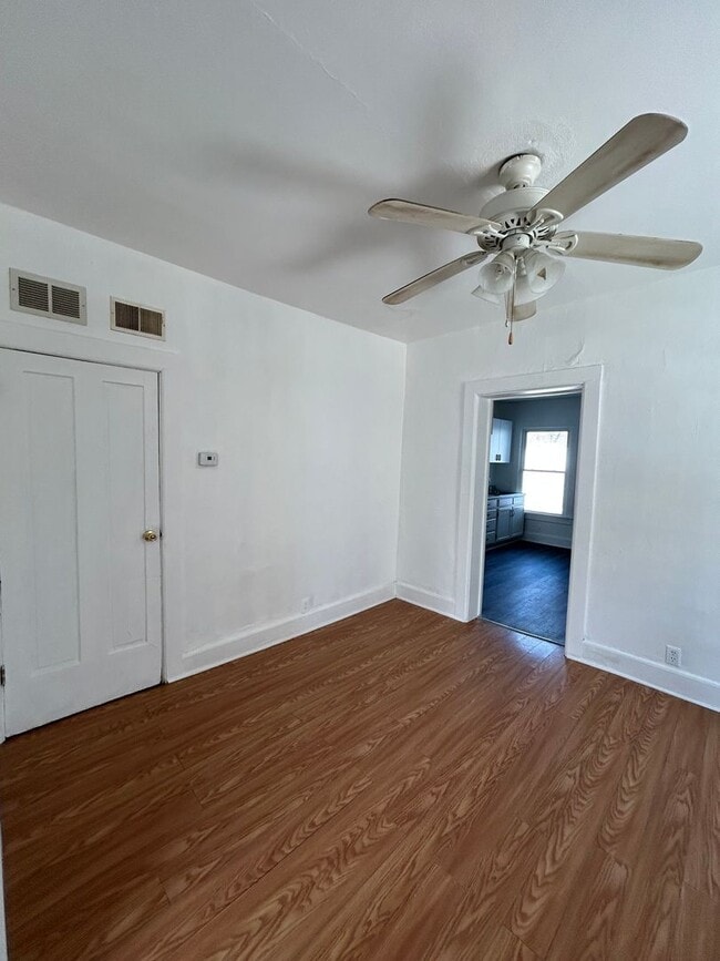Building Photo - ** Move in Special ** Updated 3-Bedroom, 1-Bathroom Home – $1,100/Month