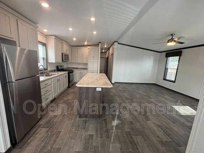 Building Photo - 725 S 12th St