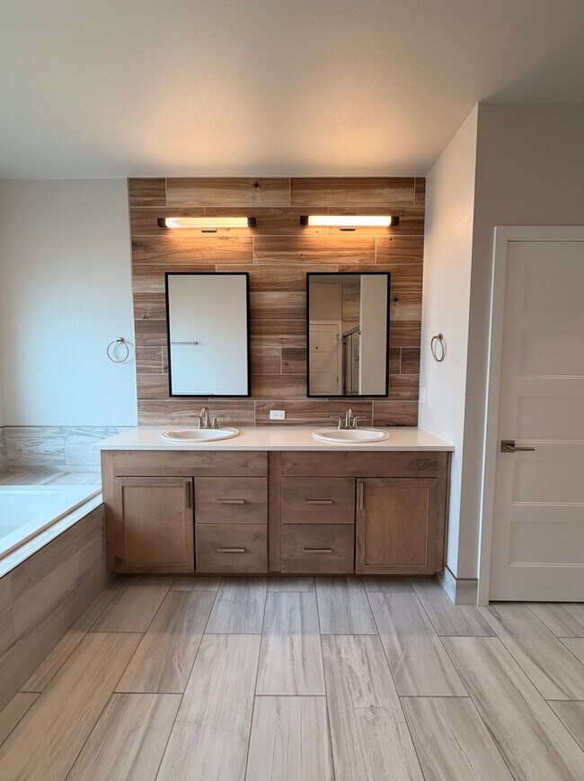 Building Photo - Gorgeous 4 bed, 2.5 ba in Richland's Westcliffe Neighborhood