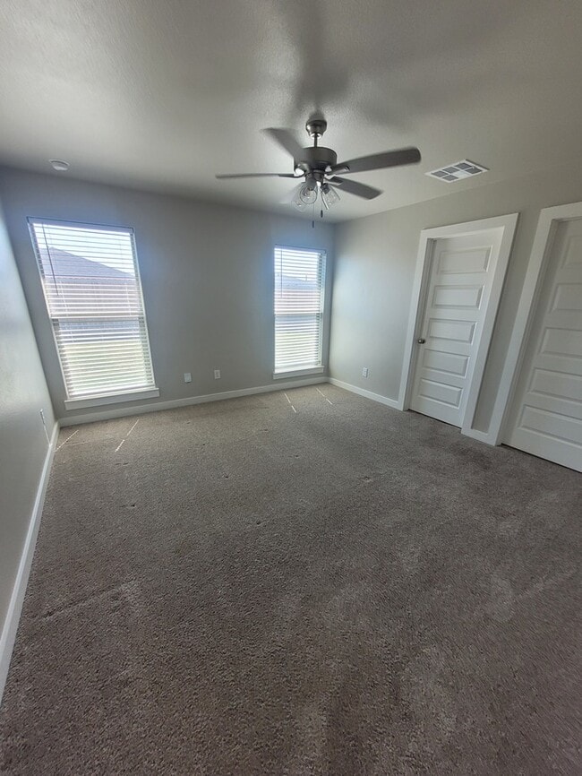 Building Photo - 3 bed 2 bath home in Lone Star Trails subd...