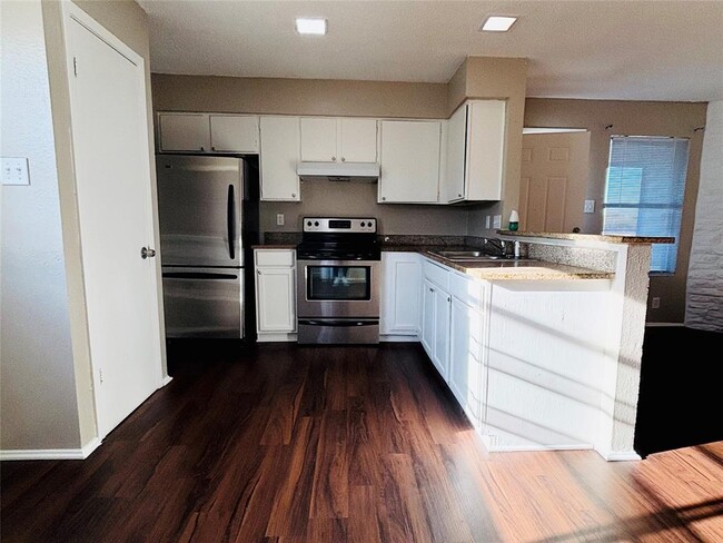 Building Photo - 10211 Brownie Dr