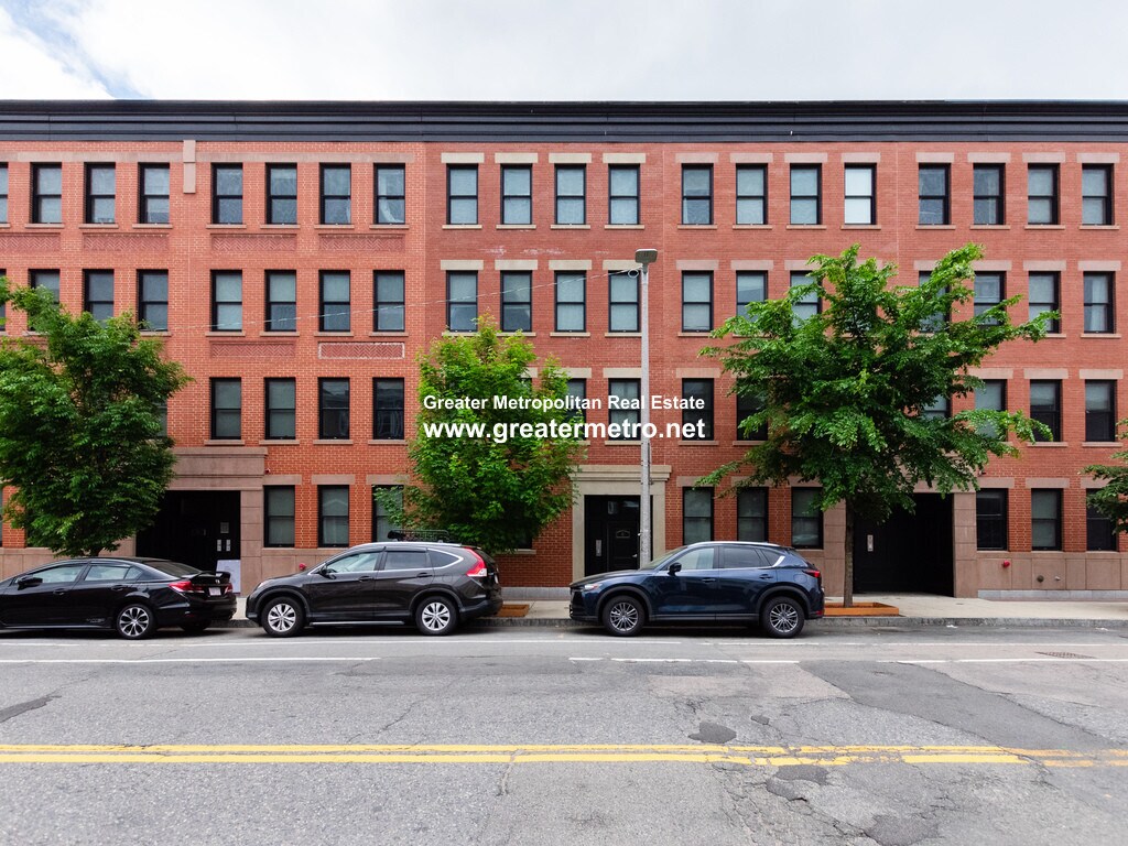 Building Photo - 41 Chelsea St