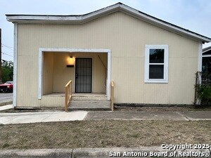 Primary Photo - 220 N Pinto St