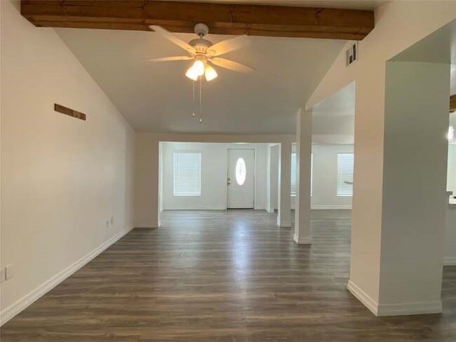 Building Photo - 1402 Avenue K