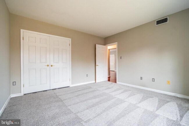 Building Photo - 1713 N Troy St