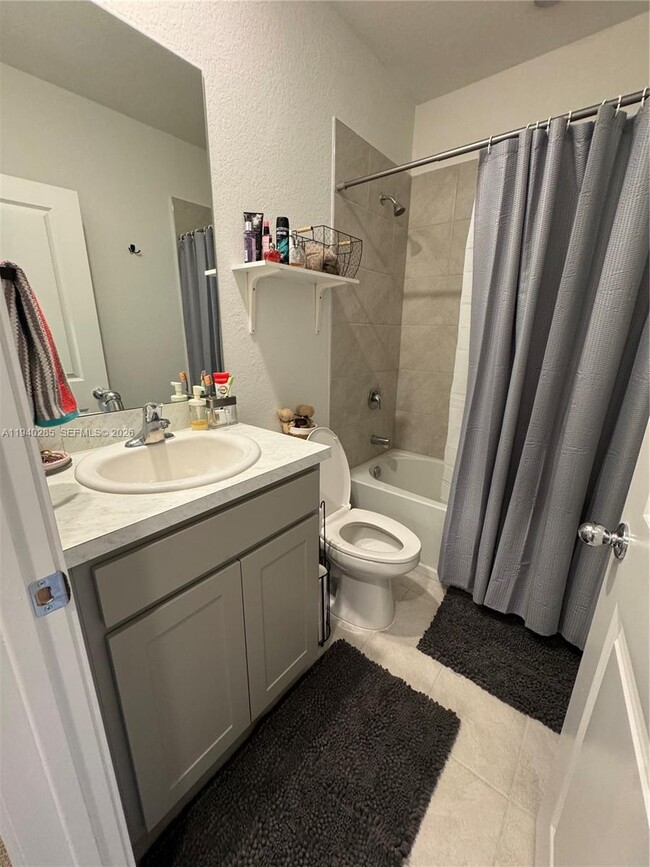 Building Photo - 466 NE 12th St