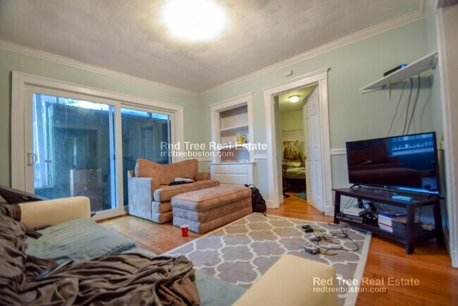 Building Photo - 15 Radnor Rd