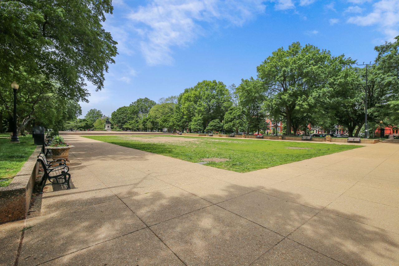 Building Photo - 1110 3rd St NE