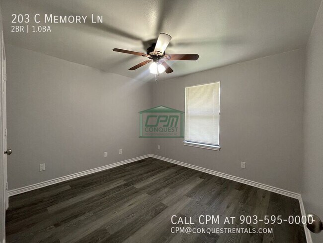 Building Photo - 203 Memory Ln
