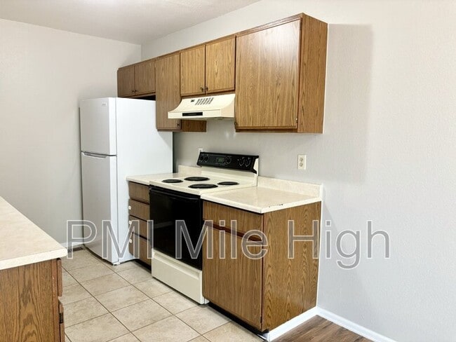 Building Photo - 470 Lone Pine St