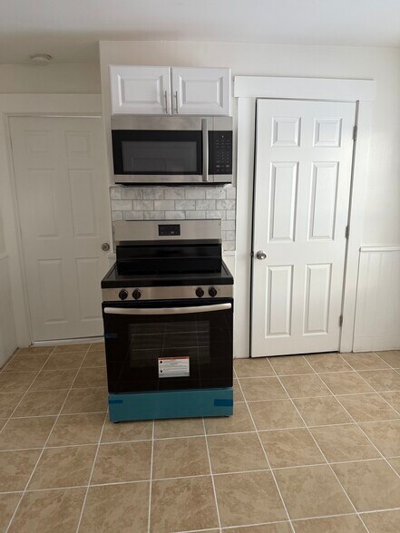 Building Photo - 190 Ash St