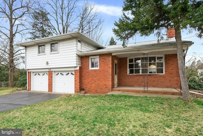 Building Photo - 816 East Dr