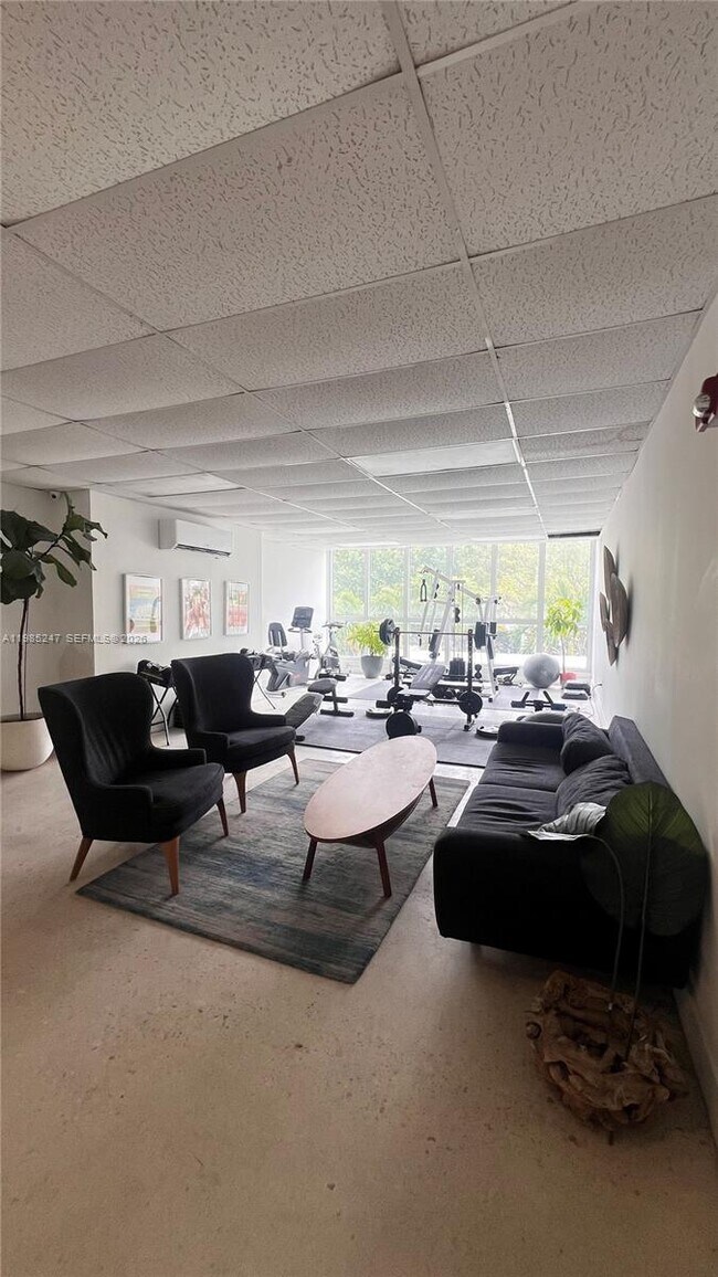 Building Photo - 1750 James Ave