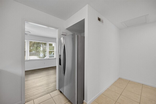 Building Photo - 417 Chamberlin Dr