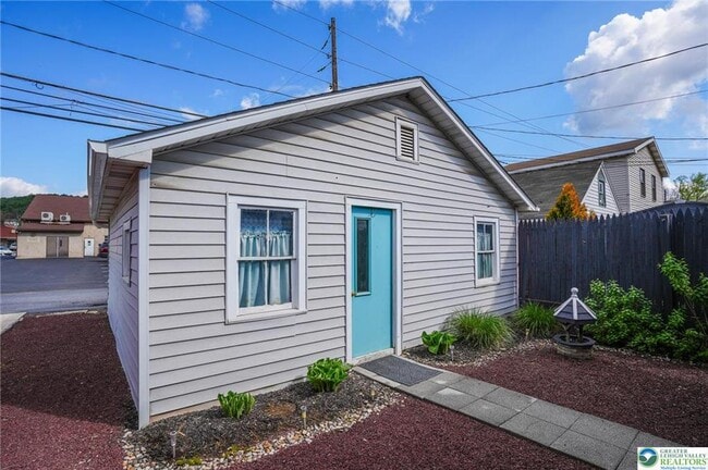 Building Photo - 637 Lehigh Ave