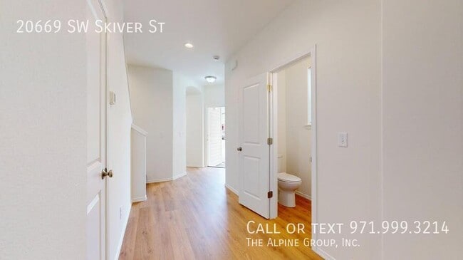 Building Photo - 20669 SW Skiver St