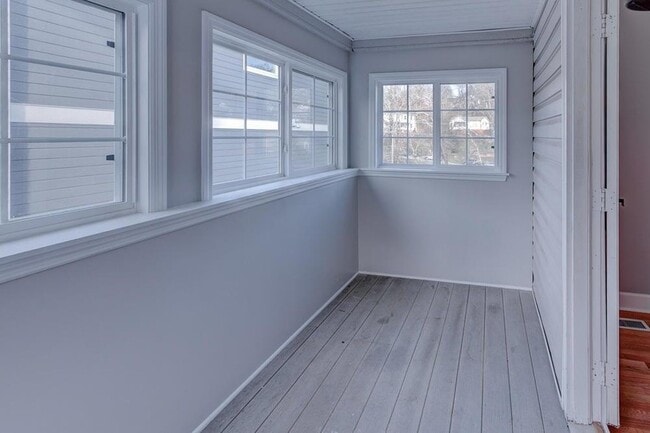 Building Photo - 1002 Boylston St