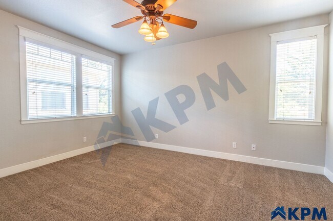 Building Photo - Updated 2-Story, 3 Bedroom 2.5 Bath Single...