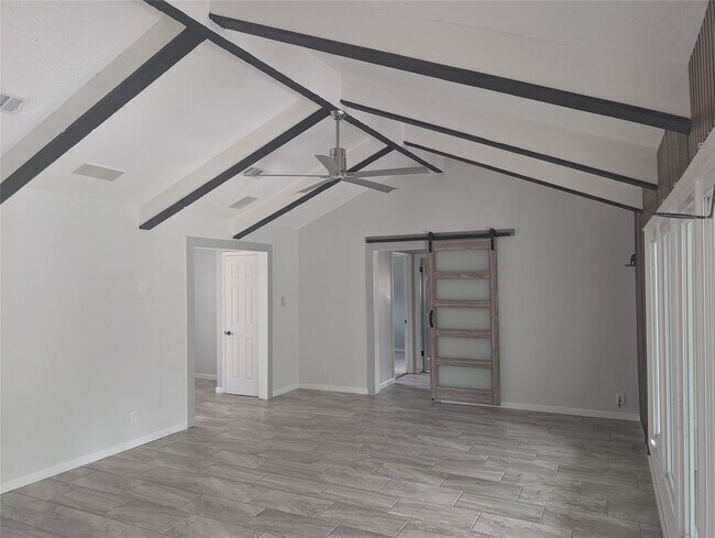 Building Photo - 4034 Shady Springs Dr