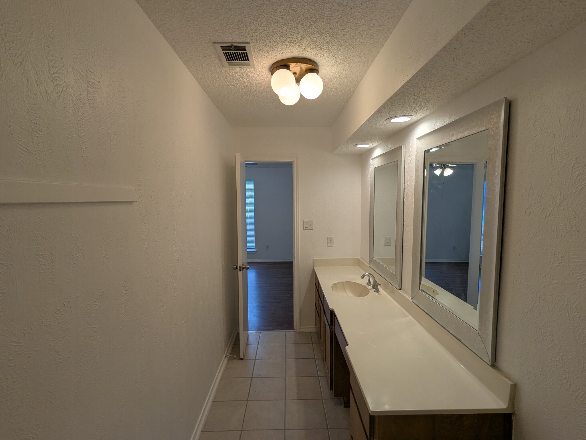 Building Photo - 2410 Cordoba Dr