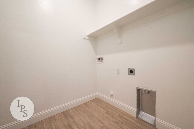 Building Photo - 2022 South/East Fresno Home, 4BR/2BA - Lots of Amenities!