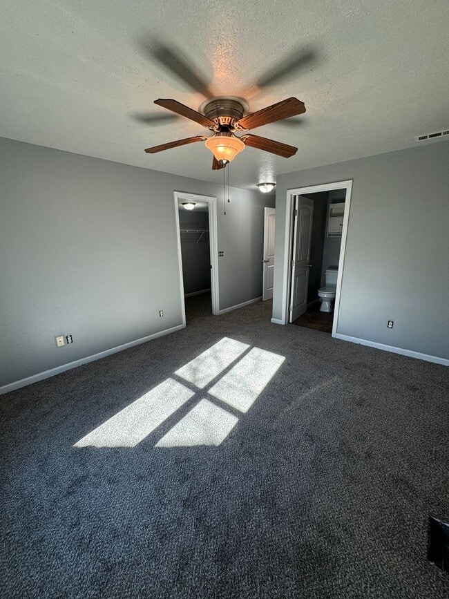 Building Photo - 3 bedroom/2 bath house