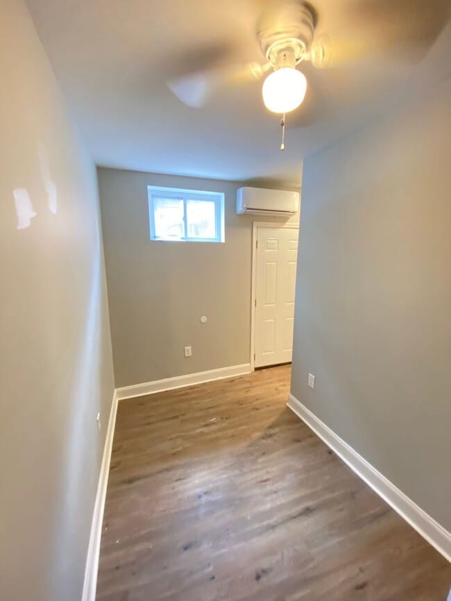 Building Photo - 1229 W Porter St