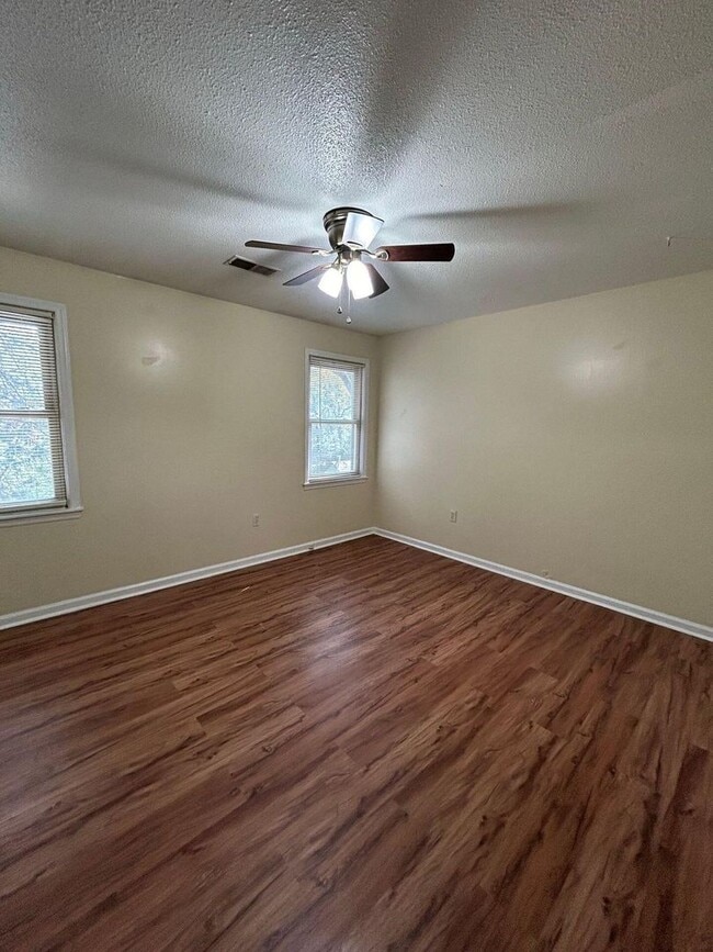 Building Photo - Available Now 3Br Townhome Ashely Villas