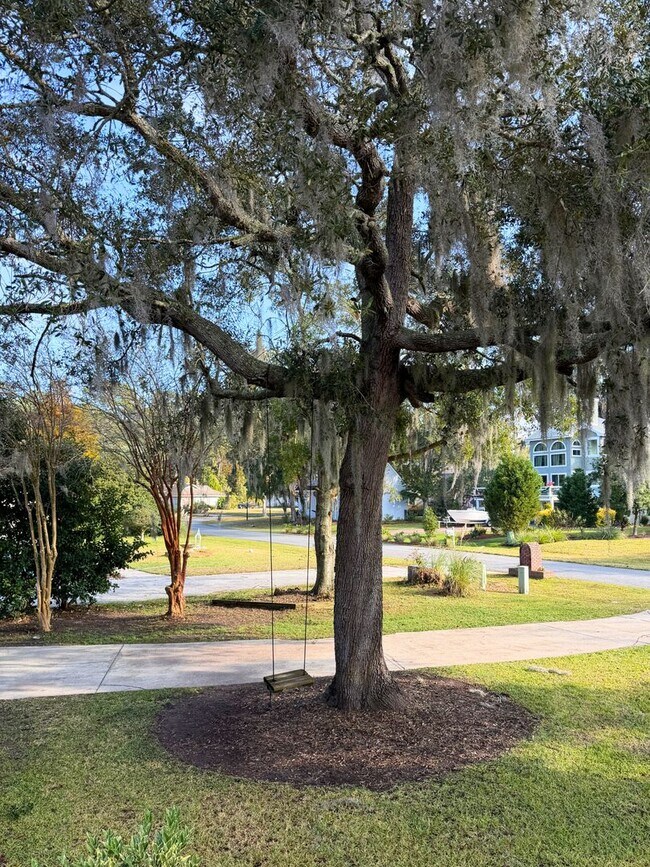 Building Photo - Spacious 4 Bedroom, 2.5 Bath Home with Stunning Marsh Views