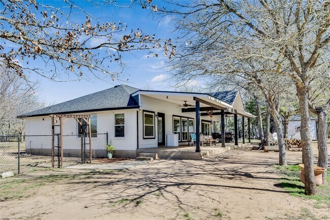 Building Photo - 137 W Oak Dr