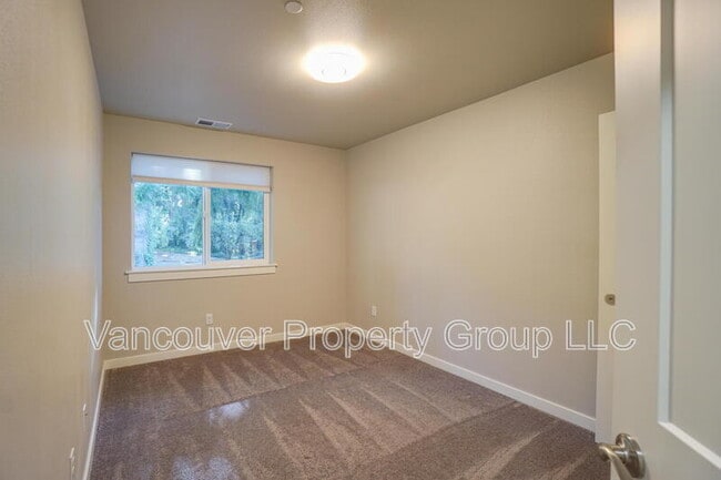 Building Photo - 2429 NE 54th St