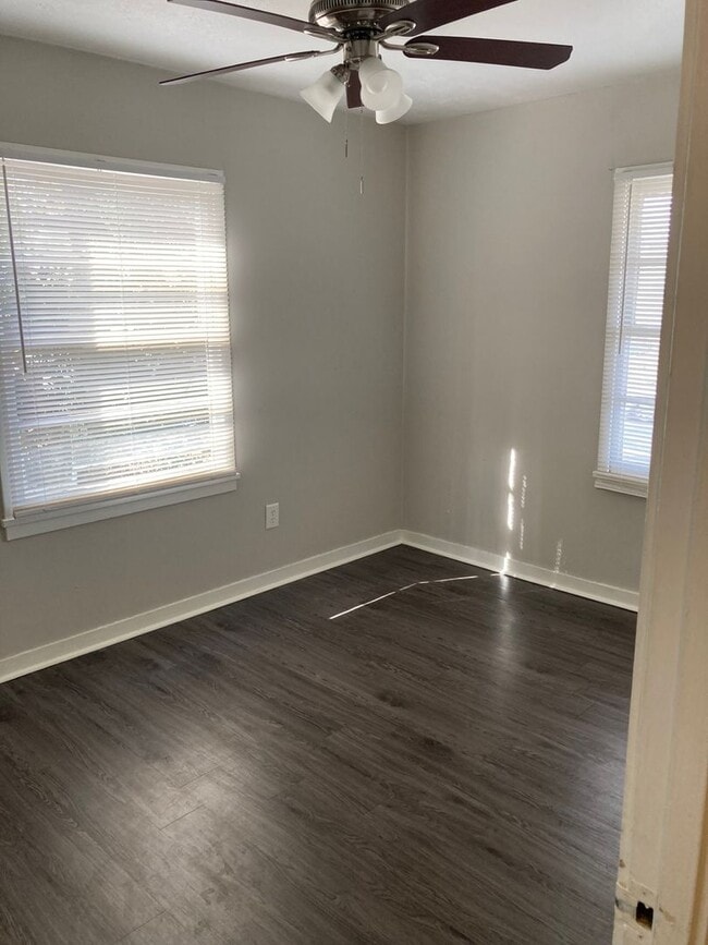 Building Photo - TWO BEDROOM, ONE BATH HOME