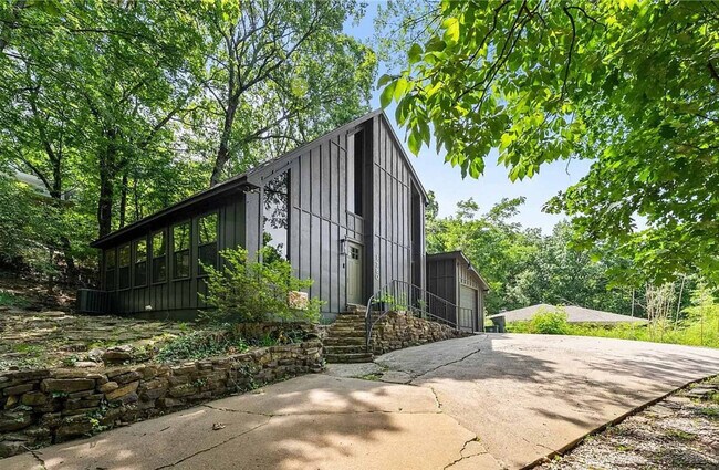 Building Photo - 1780 N Walnut Ave