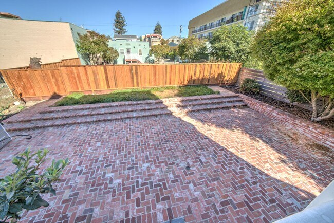 Building Photo - 2225 Blake St