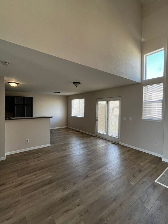 Building Photo - 3 Bedroom 2 1/2 Bathroom Home in Highlands Ranch