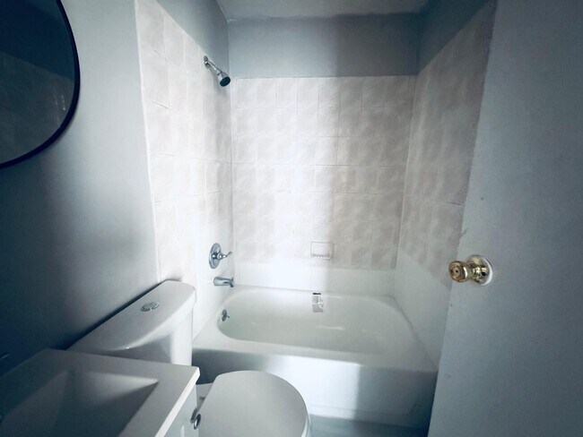 Building Photo - 66 Tuers Ave