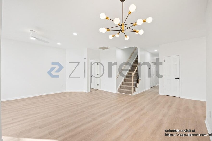 Building Photo - 952 Heathland Dr