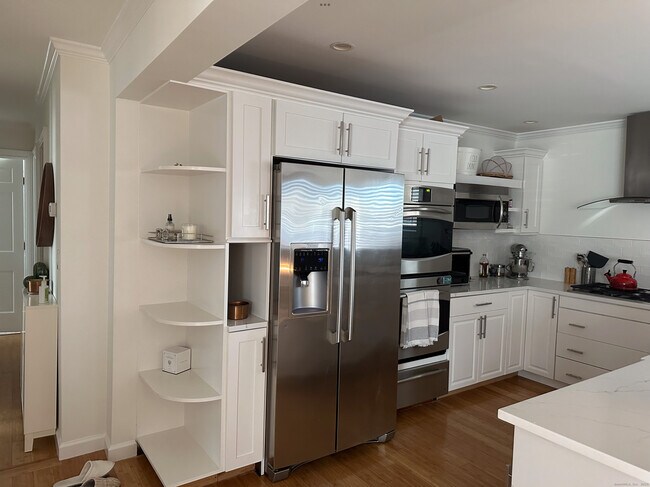 Building Photo - 72 Carson Ave