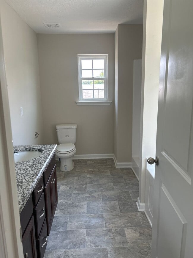 Building Photo - Brand new home!