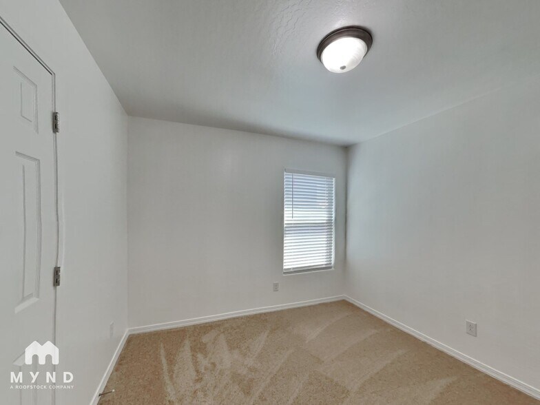 Building Photo - 953 Kachina Dr