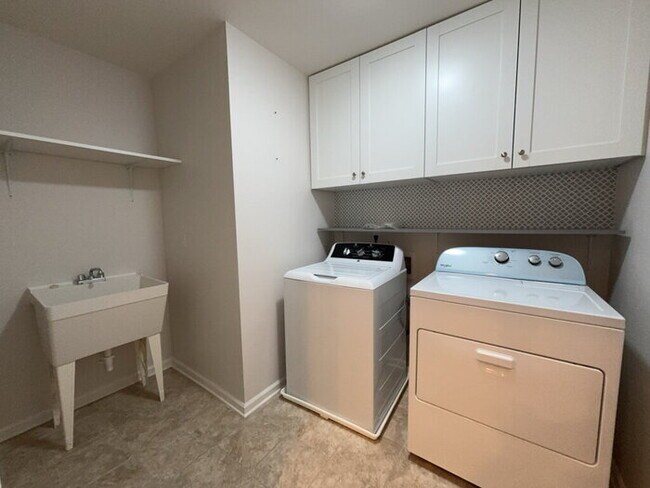 Building Photo - 292 Calm Water Way