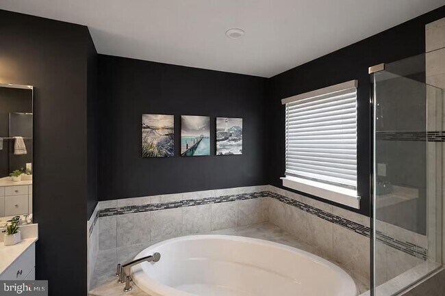 Building Photo - 9705 Blandwood Way