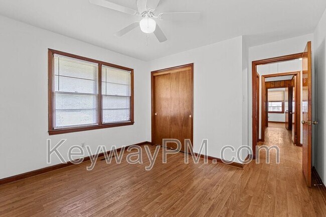 Building Photo - 1457 Columbia Hwy N