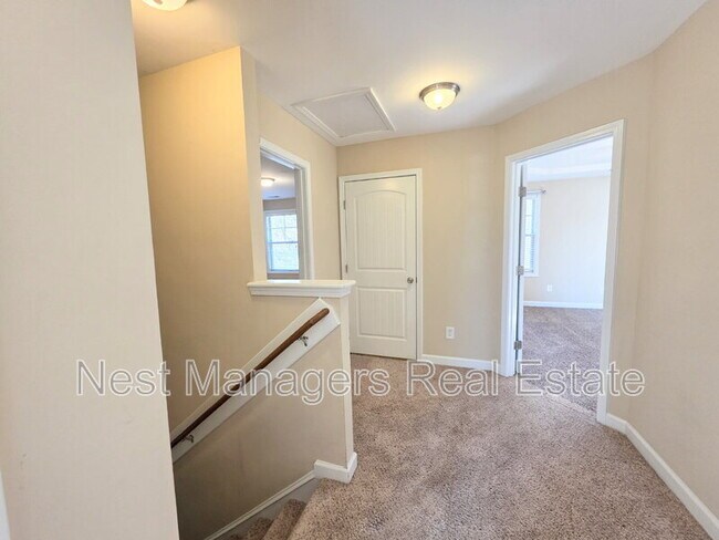 Building Photo - 389 Roanoke Dr