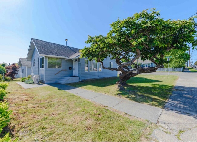 Building Photo - 3314 Sherman Ave