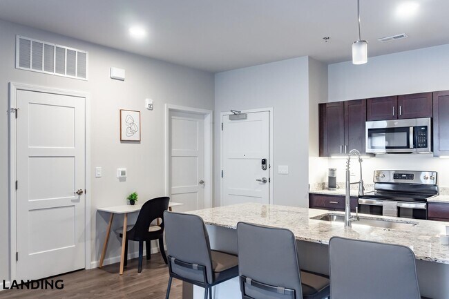 Building Photo - 2023 N Broadmoor Ave